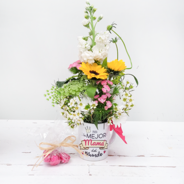 Taza con girasoles y flores